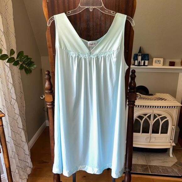 Vanity Fair Nightgown Womens Large Aqua Nylon Sleeveless Floral Appliqué At Bust - Picture 1 of 8